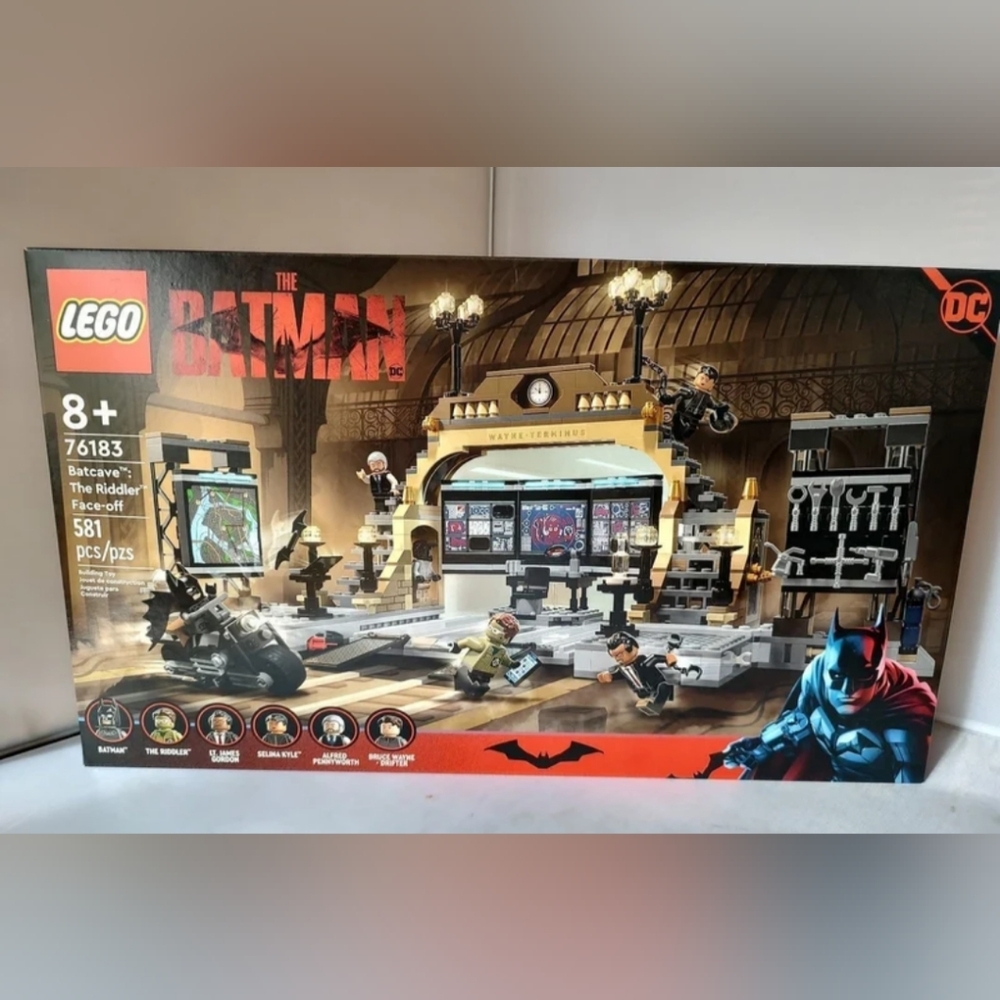Lego The Batman 76183 Batcave The Riddler Face-off NWT Building Toy Set
